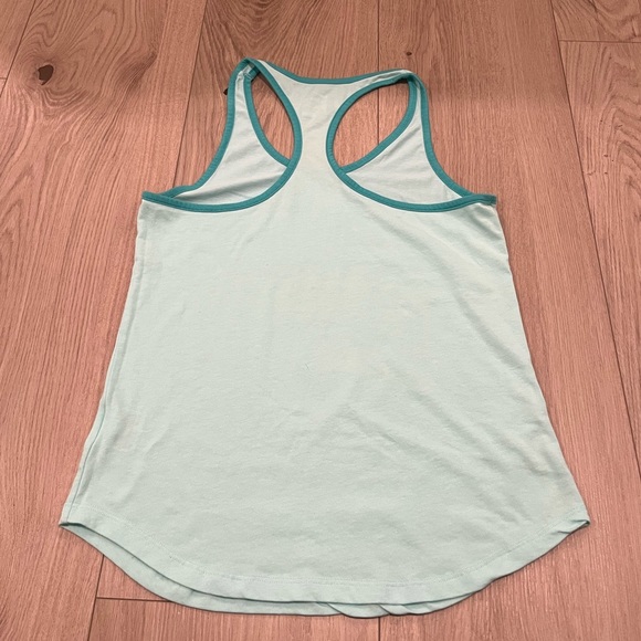 Nike size M athletic top - Picture 3 of 4